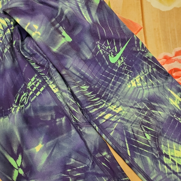 Nike Dri-fit print legging - Picture 7 of 7